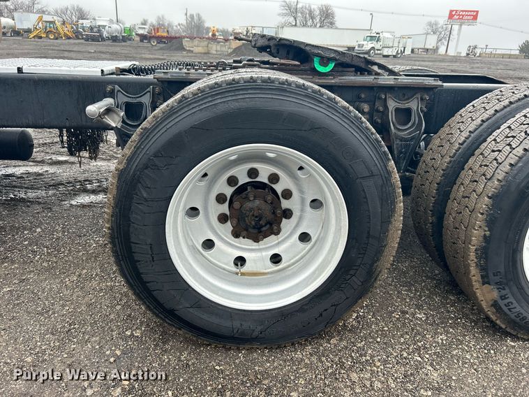 image for item OI9566 1999 International  9100 semi truck