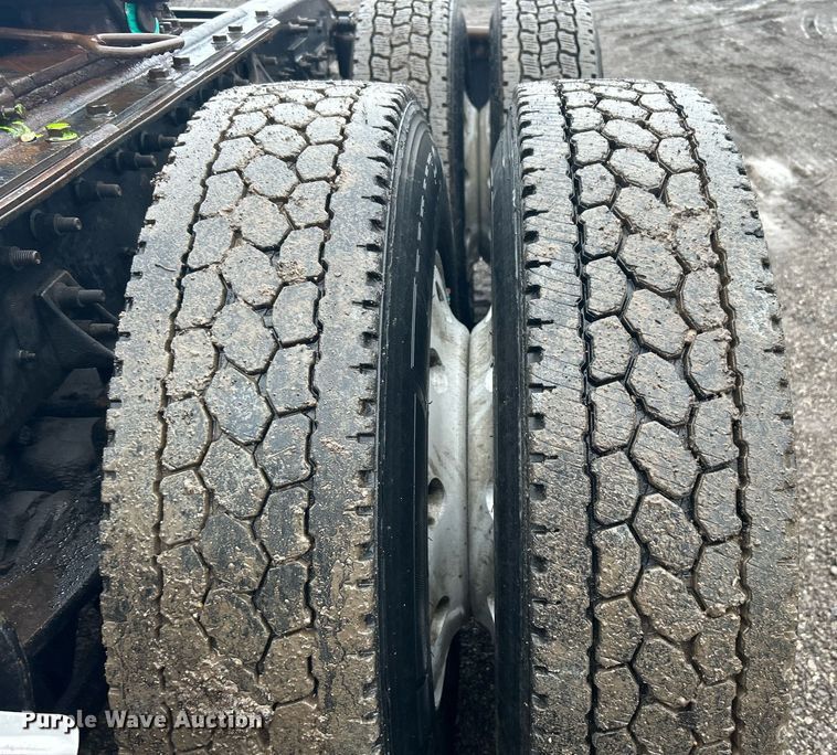 image for item OI9566 1999 International  9100 semi truck