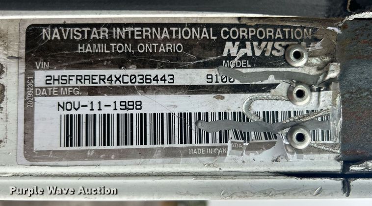 image for item OI9566 1999 International  9100 semi truck