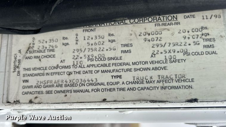 image for item OI9566 1999 International  9100 semi truck