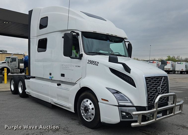 image for item OK9862 2020 Volvo  VNL semi truck