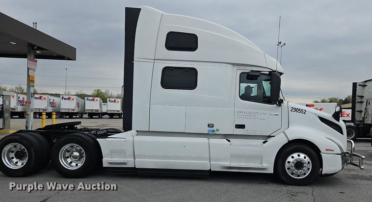 image for item OK9862 2020 Volvo  VNL semi truck