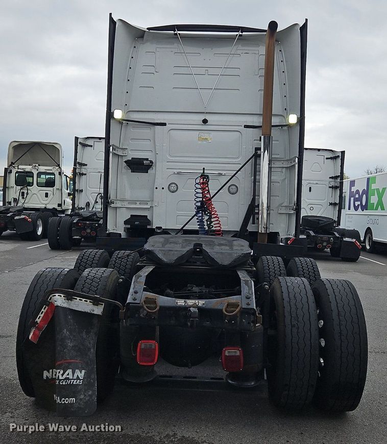 image for item OK9862 2020 Volvo  VNL semi truck