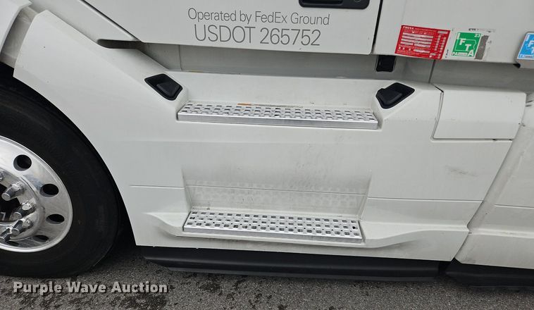 image for item OK9862 2020 Volvo  VNL semi truck