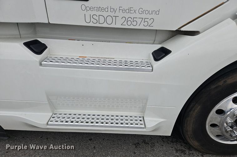 image for item OK9862 2020 Volvo  VNL semi truck