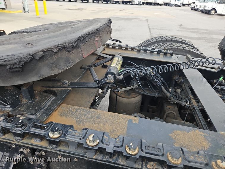 image for item OK9862 2020 Volvo  VNL semi truck