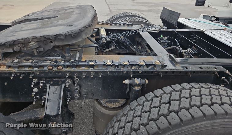 image for item OK9862 2020 Volvo  VNL semi truck