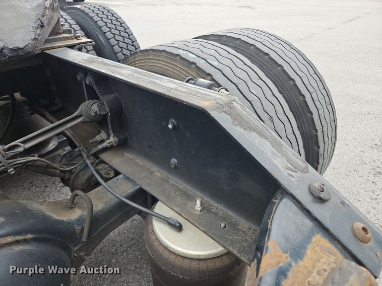 image for item OK9862 2020 Volvo  VNL semi truck