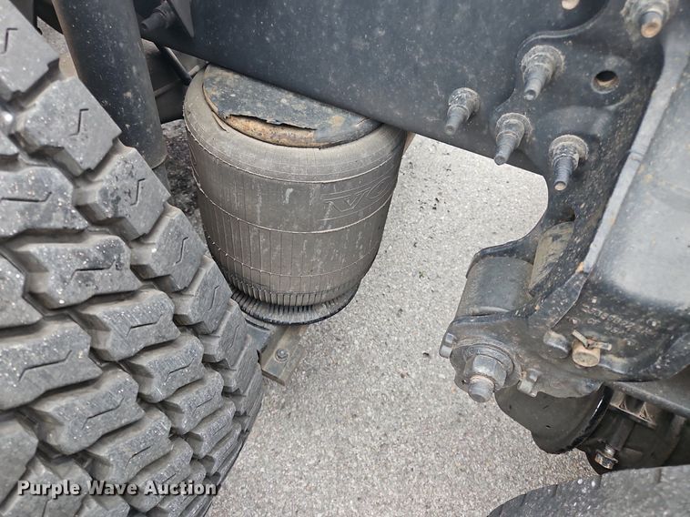 image for item OK9862 2020 Volvo  VNL semi truck