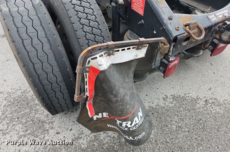 image for item OK9862 2020 Volvo  VNL semi truck