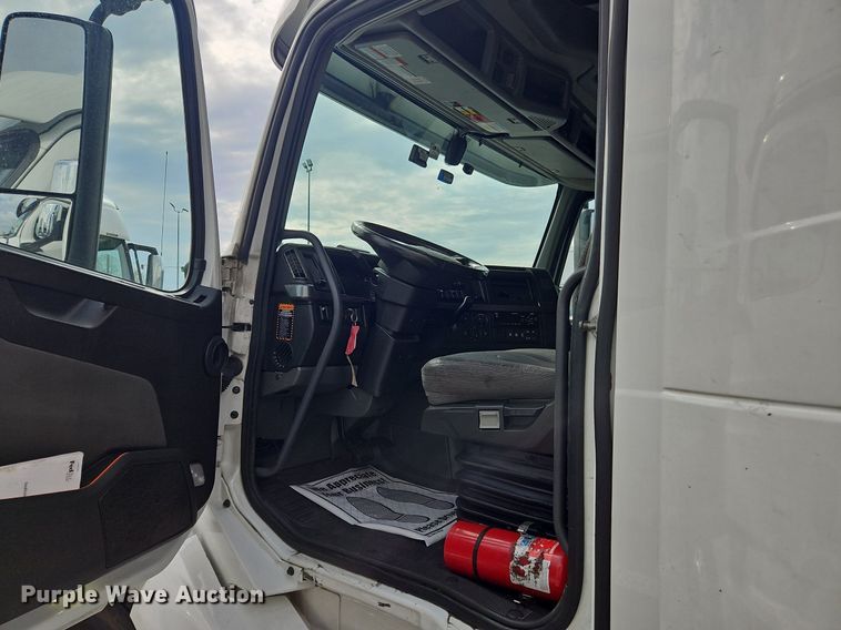 image for item OK9862 2020 Volvo  VNL semi truck