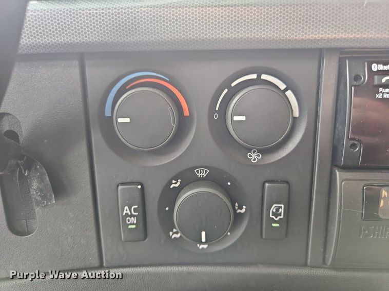 image for item OK9862 2020 Volvo  VNL semi truck