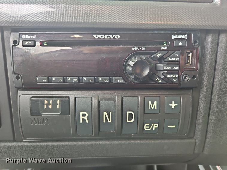 image for item OK9862 2020 Volvo  VNL semi truck