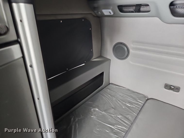 image for item OK9862 2020 Volvo  VNL semi truck