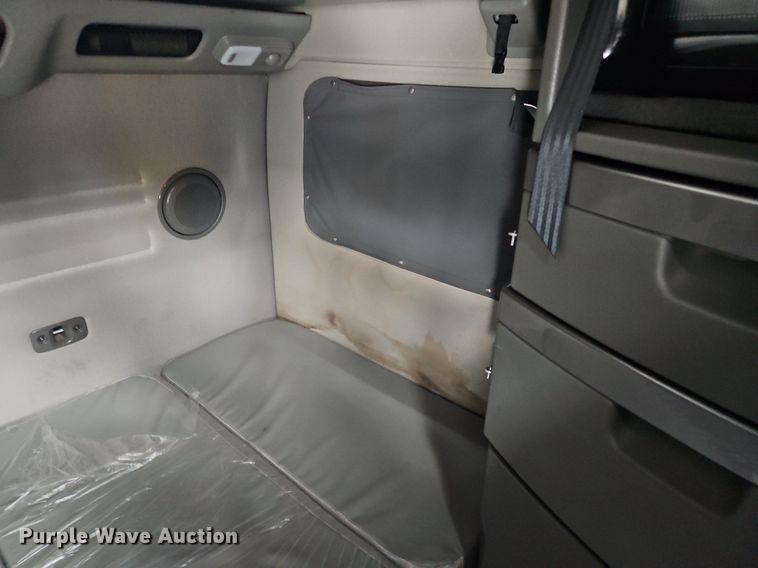 image for item OK9862 2020 Volvo  VNL semi truck