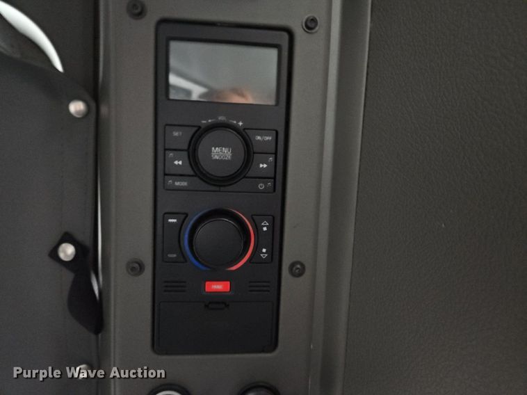 image for item OK9862 2020 Volvo  VNL semi truck