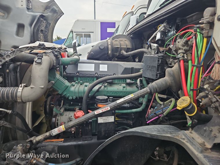 image for item OK9862 2020 Volvo  VNL semi truck