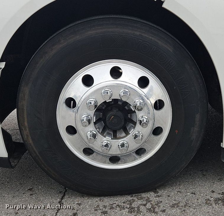 image for item OK9862 2020 Volvo  VNL semi truck