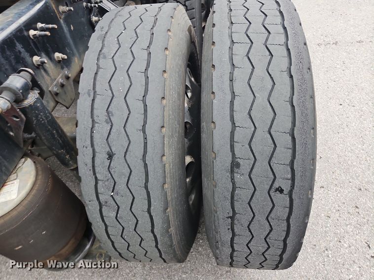 image for item OK9862 2020 Volvo  VNL semi truck