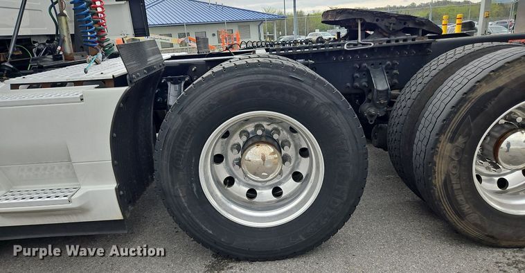 image for item OK9862 2020 Volvo  VNL semi truck