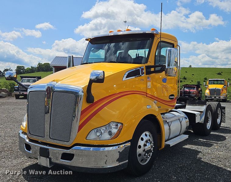 image for item OK9899 2020 Kenworth  T680 semi truck