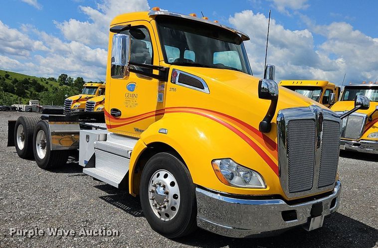 image for item OK9899 2020 Kenworth  T680 semi truck