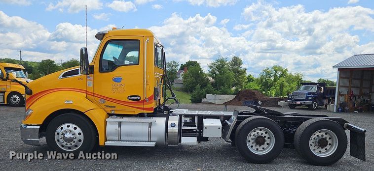 image for item OK9899 2020 Kenworth  T680 semi truck