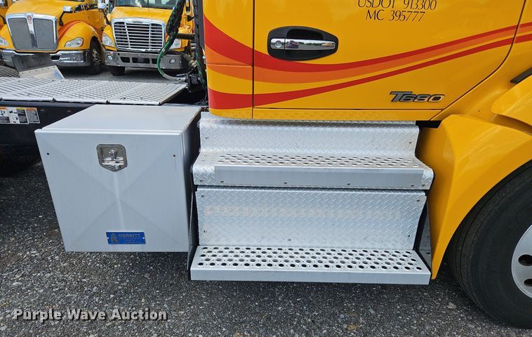 image for item OK9899 2020 Kenworth  T680 semi truck