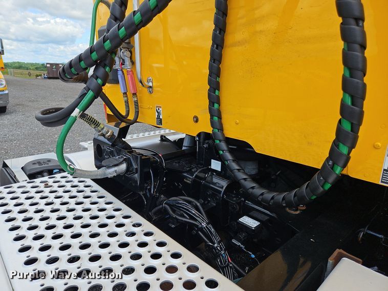 image for item OK9899 2020 Kenworth  T680 semi truck