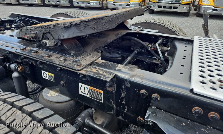 image for item OK9899 2020 Kenworth  T680 semi truck