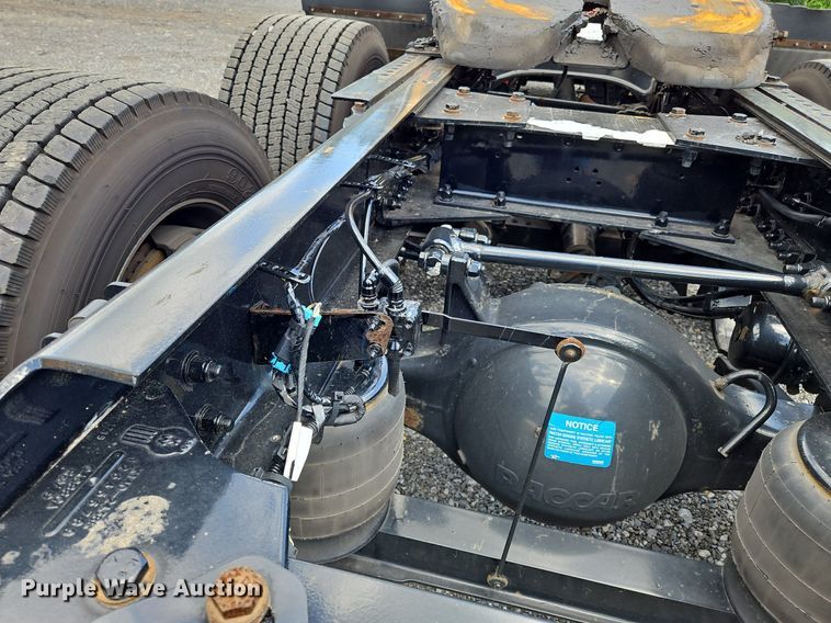 image for item OK9899 2020 Kenworth  T680 semi truck