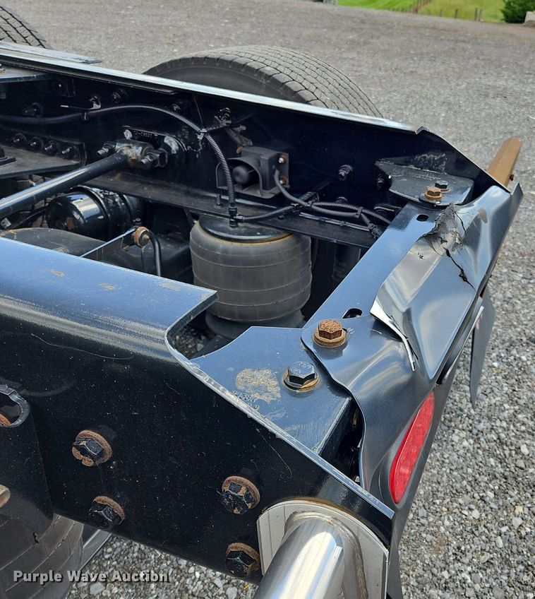 image for item OK9899 2020 Kenworth  T680 semi truck