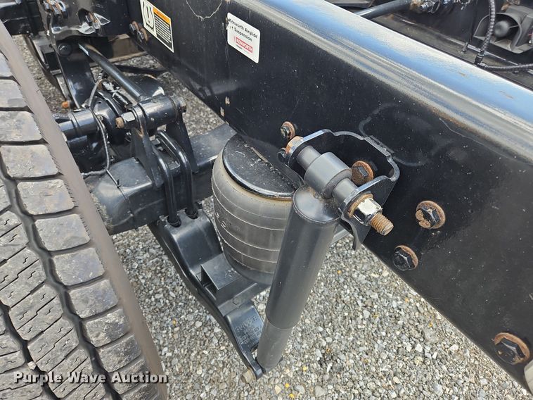 image for item OK9899 2020 Kenworth  T680 semi truck