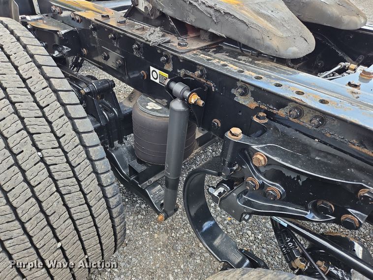 image for item OK9899 2020 Kenworth  T680 semi truck