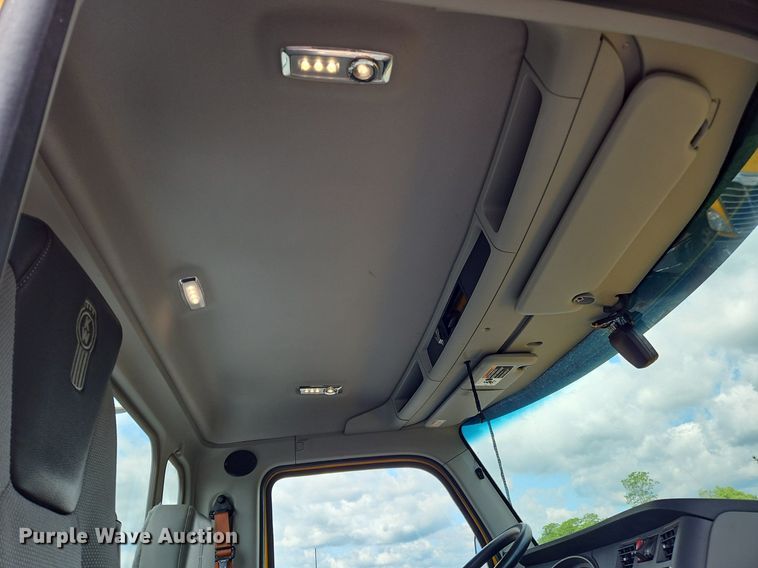 image for item OK9899 2020 Kenworth  T680 semi truck