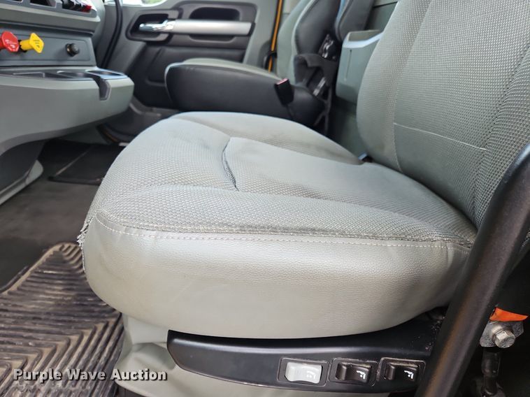 image for item OK9899 2020 Kenworth  T680 semi truck