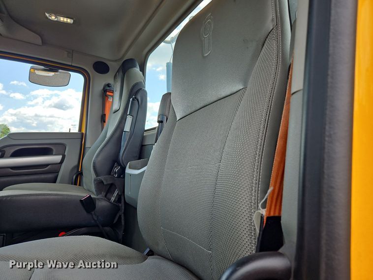 image for item OK9899 2020 Kenworth  T680 semi truck