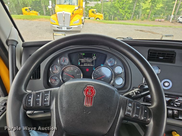 image for item OK9899 2020 Kenworth  T680 semi truck