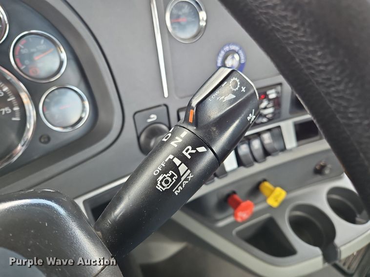 image for item OK9899 2020 Kenworth  T680 semi truck