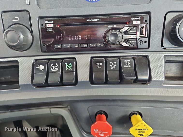 image for item OK9899 2020 Kenworth  T680 semi truck