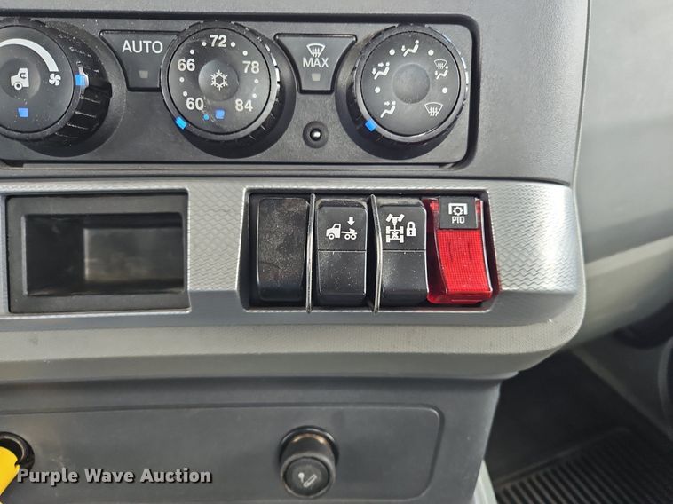 image for item OK9899 2020 Kenworth  T680 semi truck