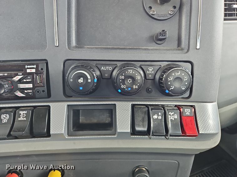 image for item OK9899 2020 Kenworth  T680 semi truck