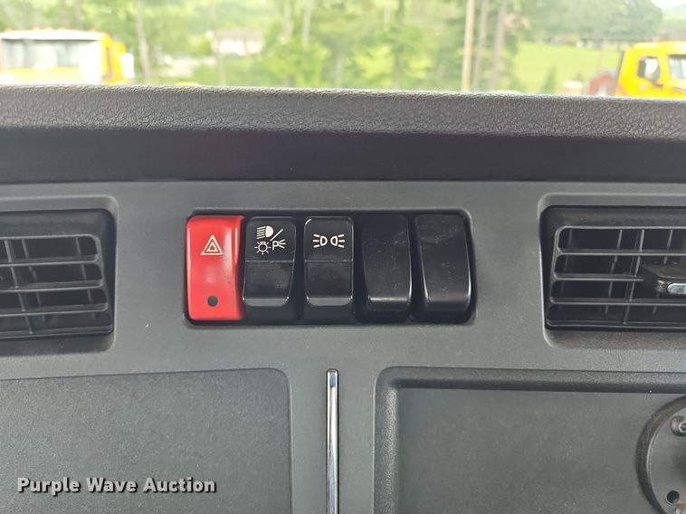 image for item OK9899 2020 Kenworth  T680 semi truck