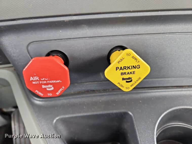 image for item OK9899 2020 Kenworth  T680 semi truck