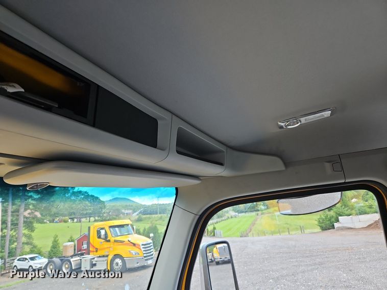 image for item OK9899 2020 Kenworth  T680 semi truck