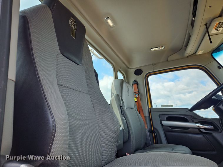 image for item OK9899 2020 Kenworth  T680 semi truck