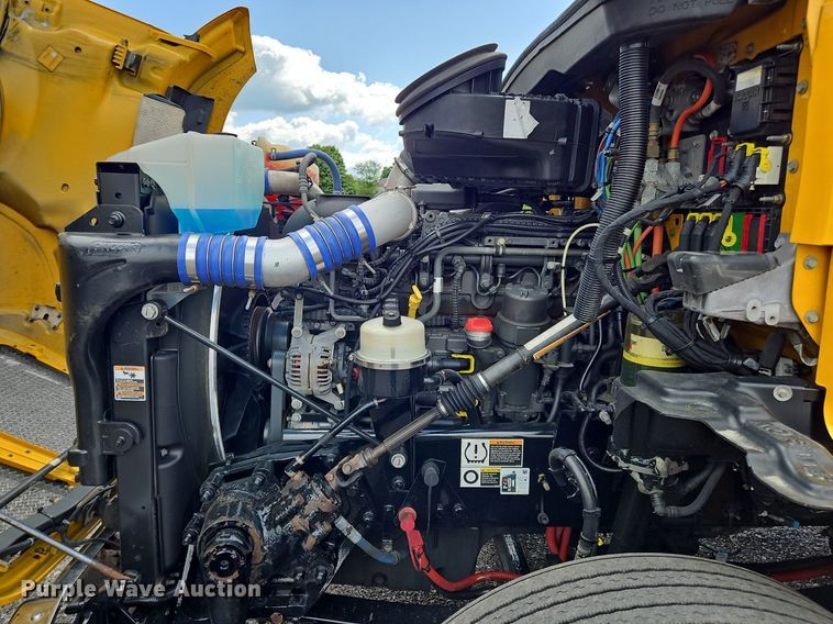 image for item OK9899 2020 Kenworth  T680 semi truck