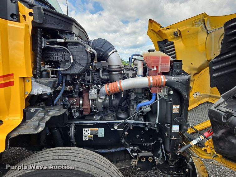 image for item OK9899 2020 Kenworth  T680 semi truck