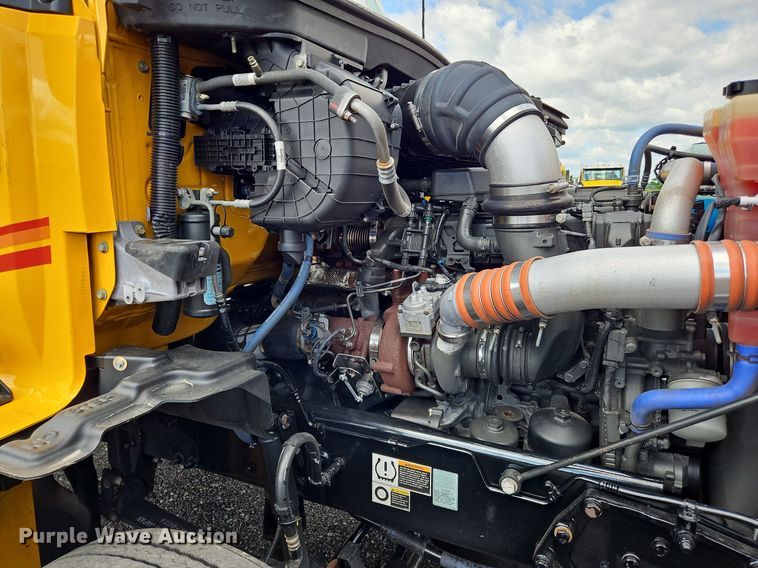 image for item OK9899 2020 Kenworth  T680 semi truck