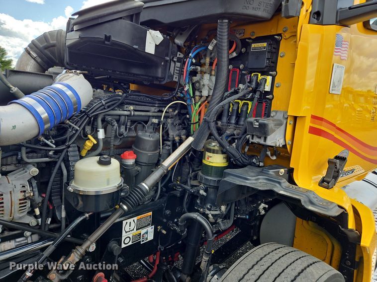 image for item OK9899 2020 Kenworth  T680 semi truck